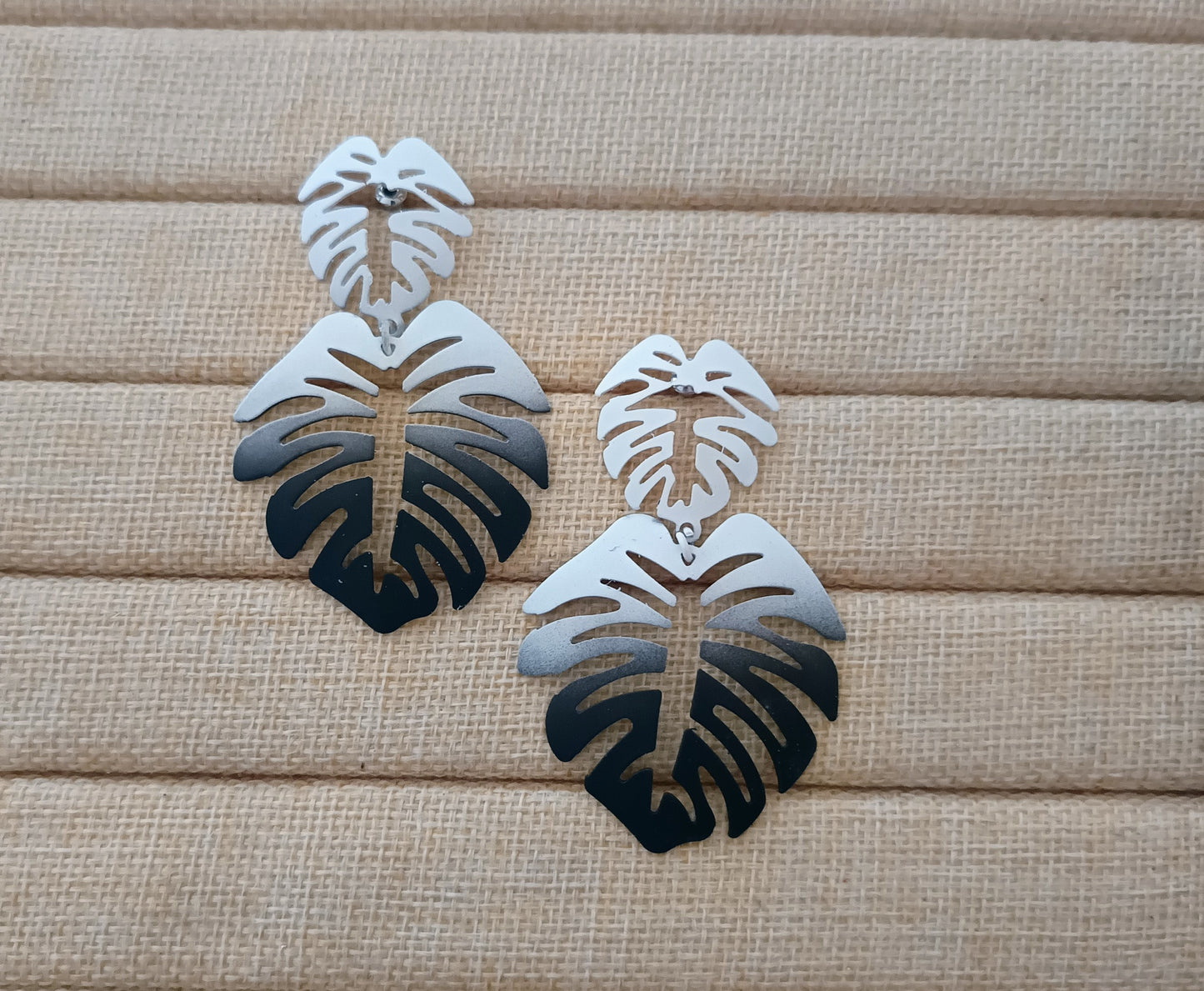 Boucle d'oreille noir et blanc (fantaisie)