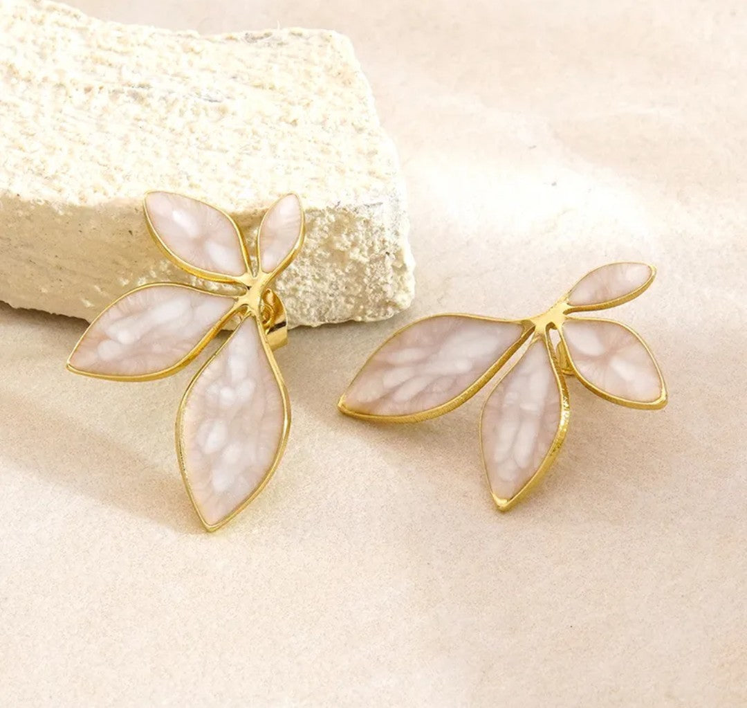 Boucles Livia Fleur Dorée (Acier inoxydable) - Elégantes & Colorées