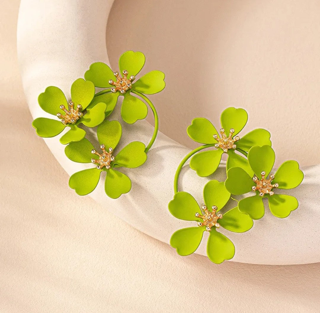 Boucle d'oreille fleur triple vert pomme (Fantaisie) BO0125