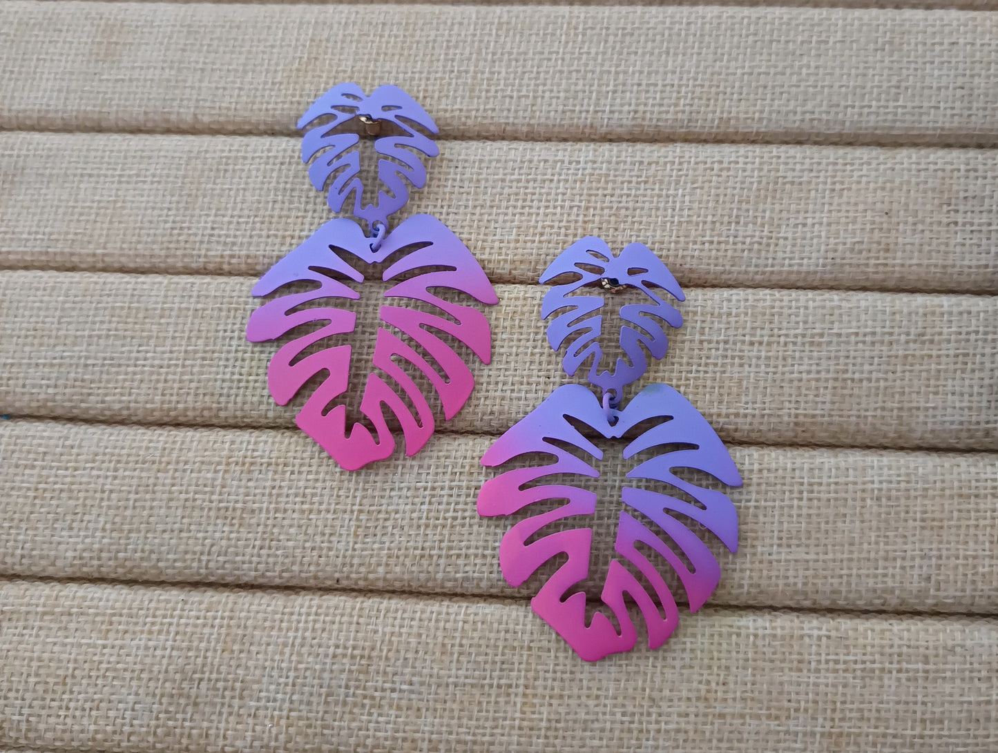Boucle d'oreille bicolore violet/rose (fantaisie)