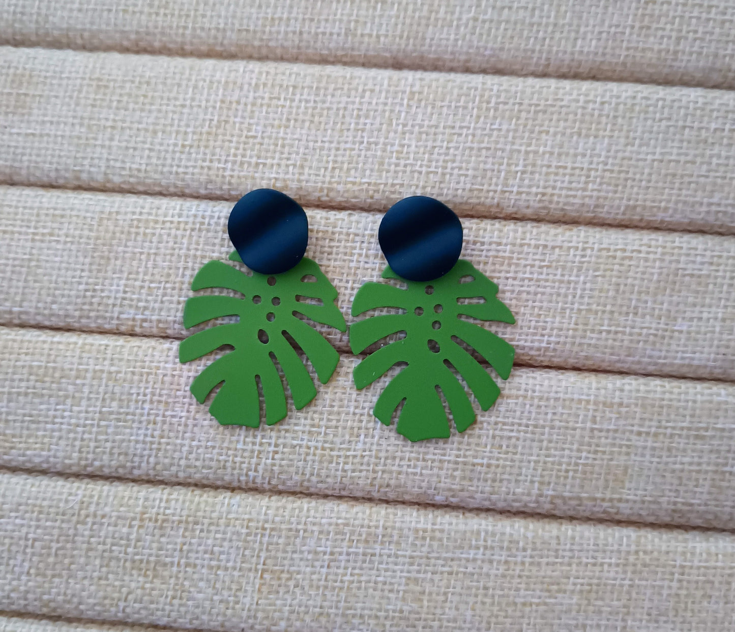 Boucle d'oreille verte (fantaisie)