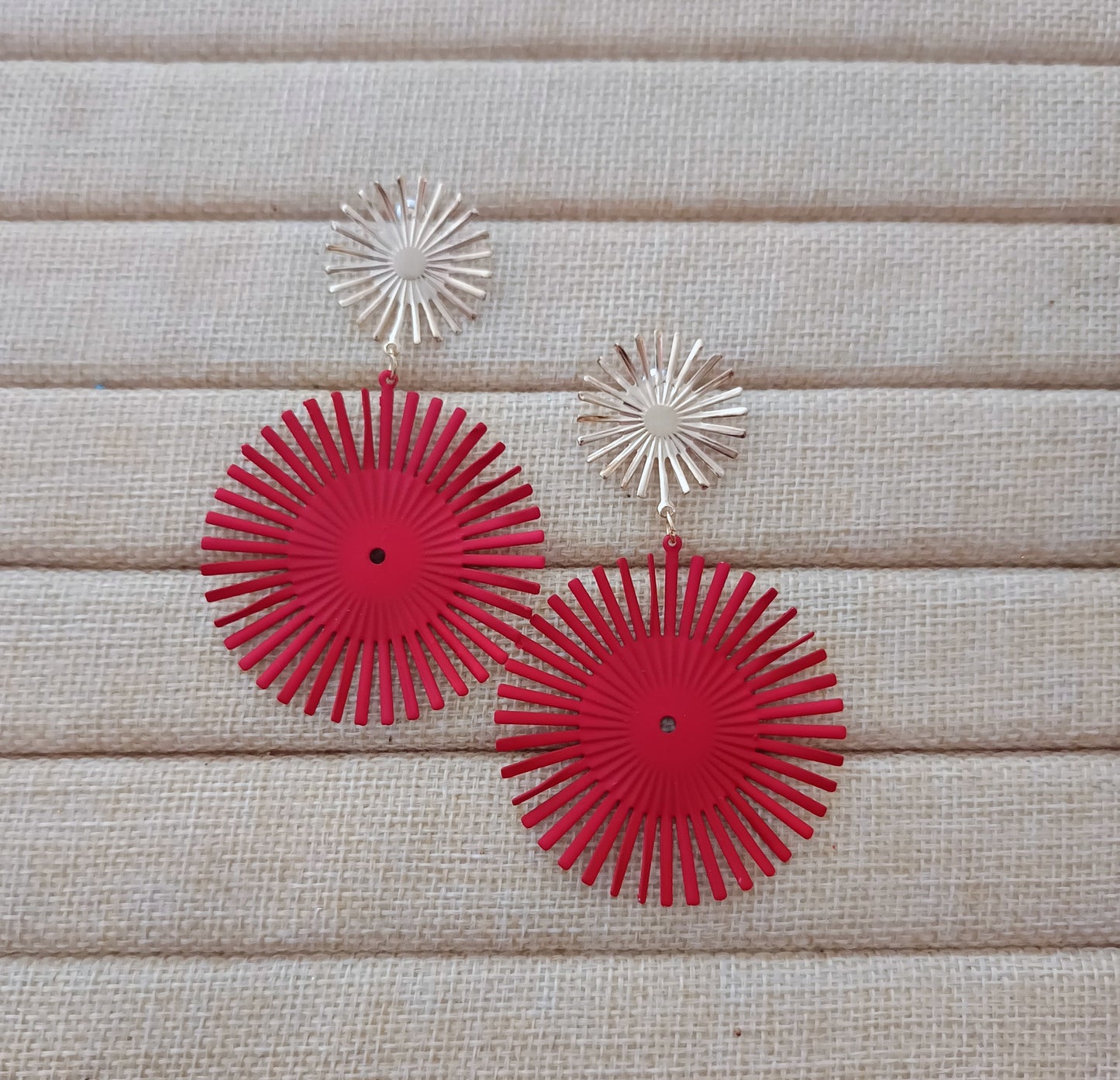 Boucle d'oreille rouge (fantaisie)
