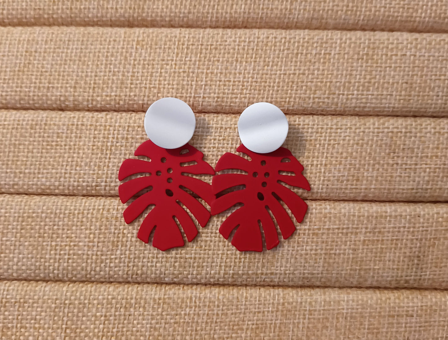 Boucle d'oreille rouge (fantaisie)